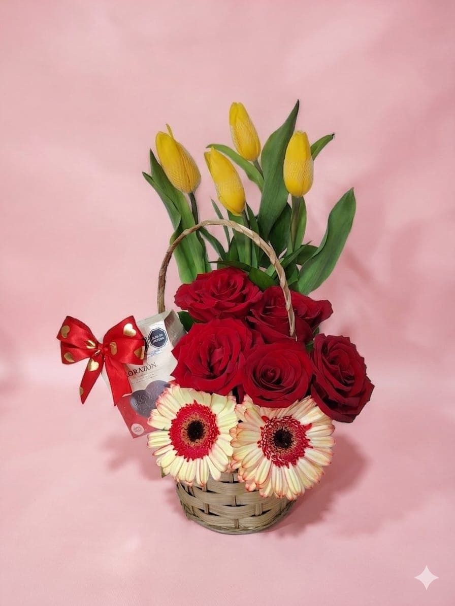 Arreglo de tulipanes y rosas