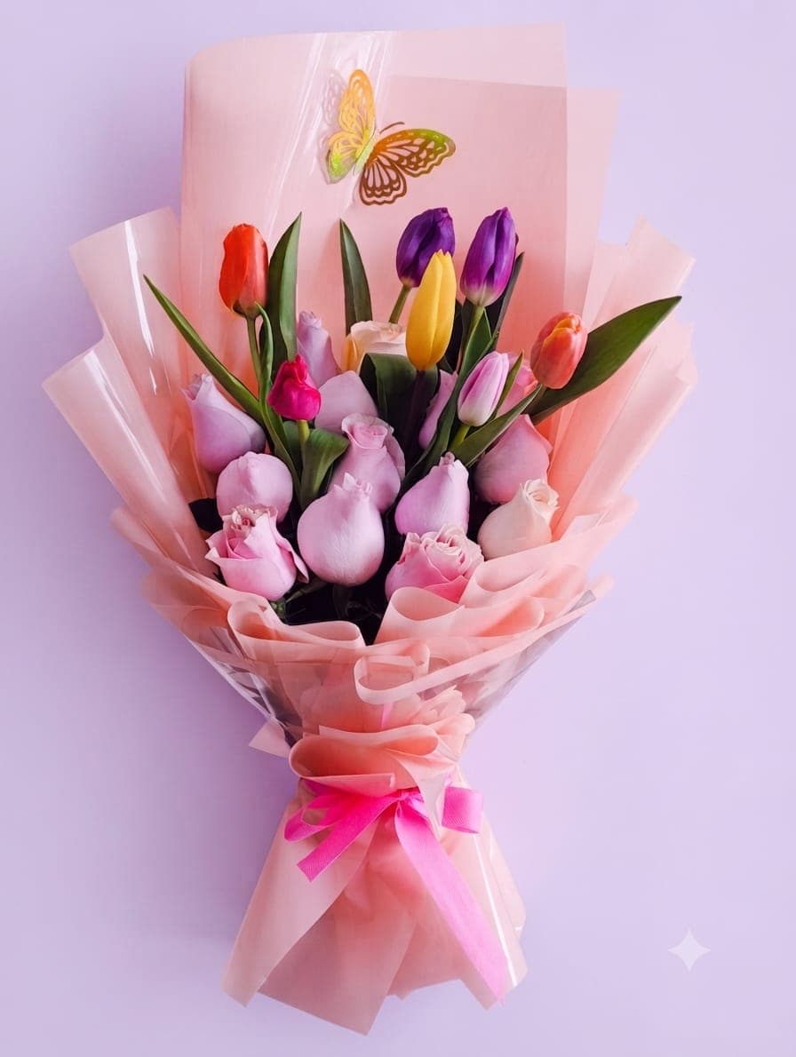 7 tulipanes multicolor y rosas
